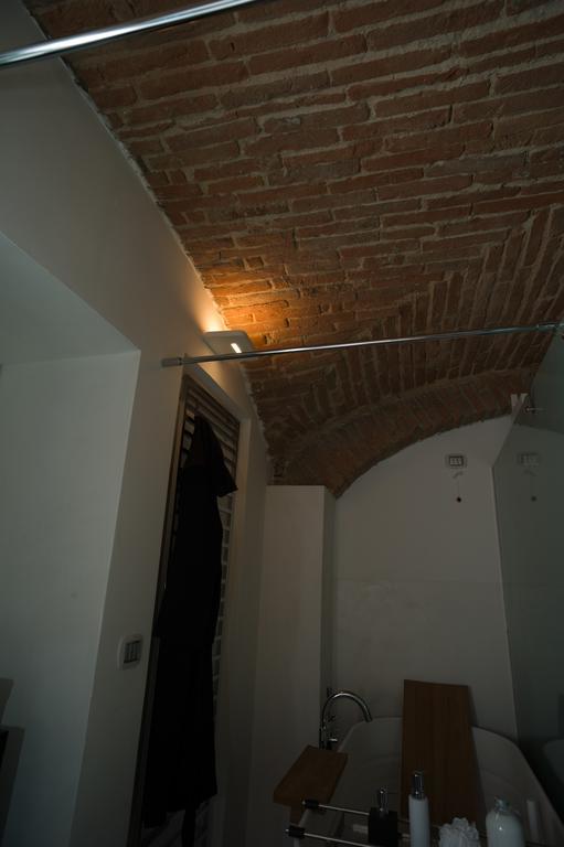 Elegant And Modern Loft In Medieval Bologna Daire Oda fotoğraf