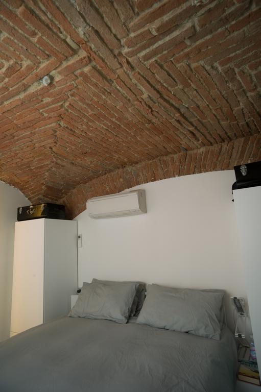 Elegant And Modern Loft In Medieval Bologna Daire Oda fotoğraf